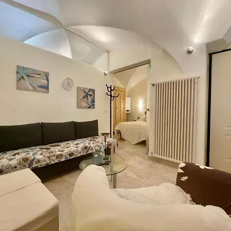 100M Dal Mare Nel Cuore Del Paese -Centrostorico Pietra Ligure Buitenkant foto