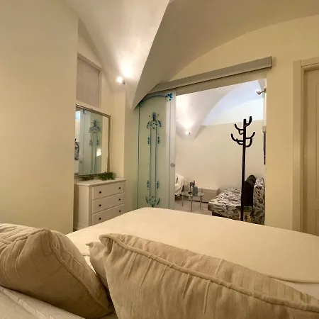 100M Dal Mare Nel Cuore Del Paese -Centrostorico Pietra Ligure Buitenkant foto
